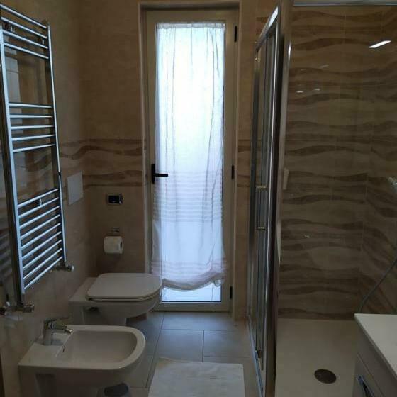 חדר קומפורט לשלושה, Caesar S B&b