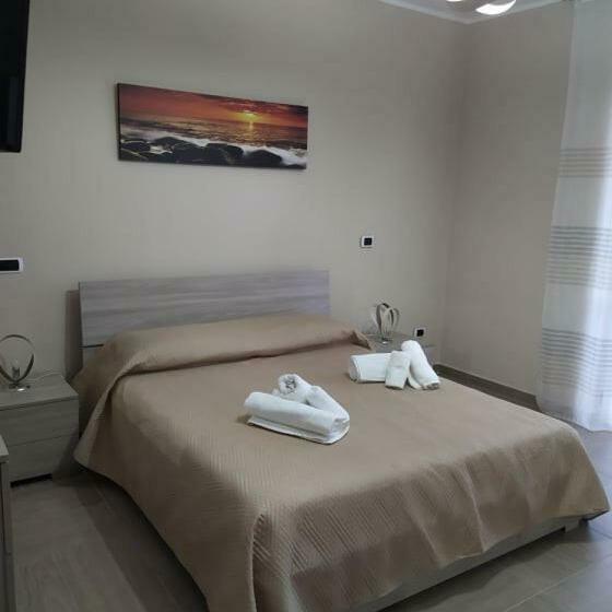 חדר קומפורט לשלושה, Caesar S B&b