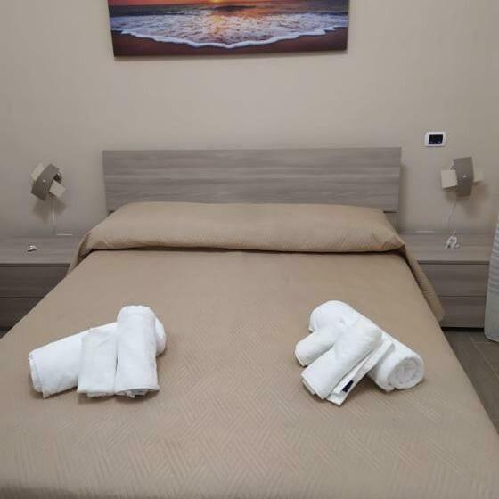 חדר דלוקס לארבעה, Caesar S B&b