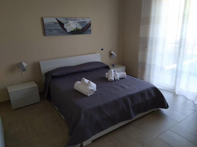 חדר דלוקס לארבעה, Caesar S B&b