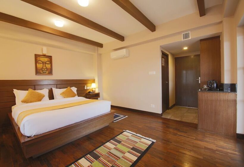 اتاق لوکس سه تخته, Bhadgaon