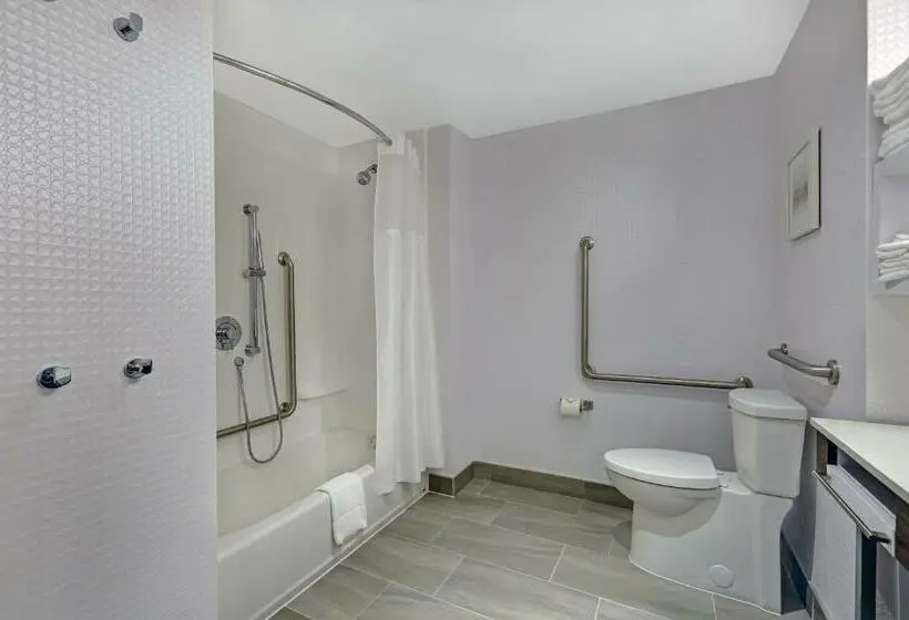 身障者適用スイートルーム, Hampton Inn By Hilton Peterborough