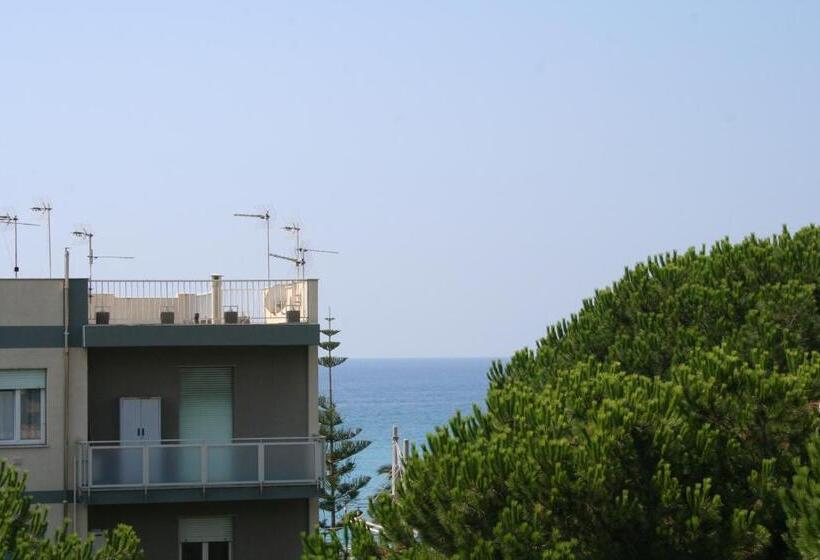 Номер Стандарт Трехместный, Rosalia