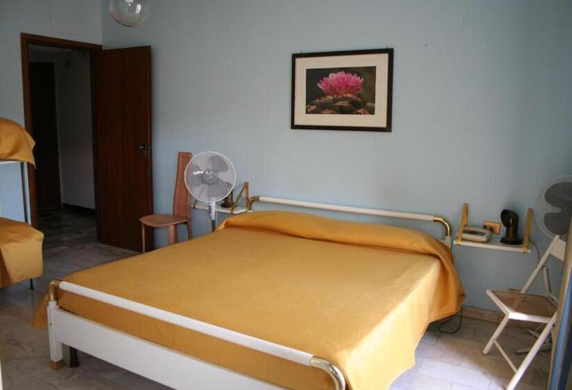 Номер Стандарт Трехместный, Rosalia