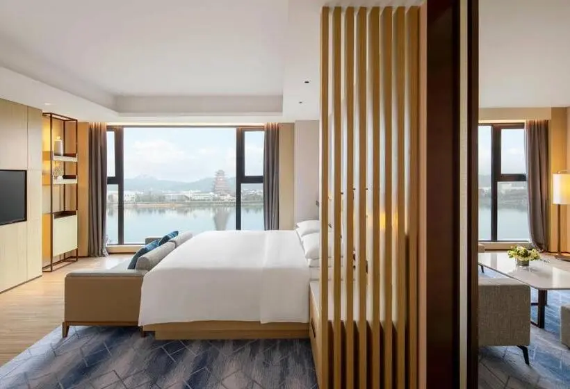 Suite Łóżko King Size, Suining Marriott