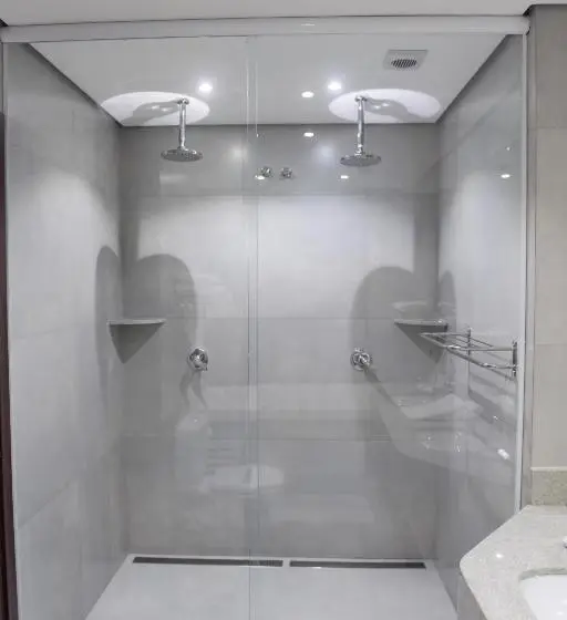 سوئیت با تخت بزرگ, Villas