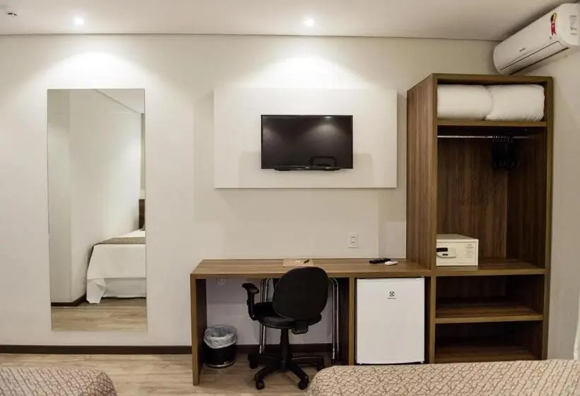 اتاق اجرایی سه نفره, Villas