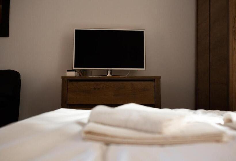 استودیوی استاندارد, Viking Apartment Grigo
