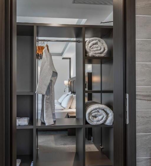 اتاق لوکس با بالکن, Charm Boutique