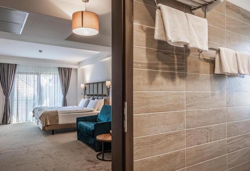 اتاق لوکس با تخت بزرگ, Charm Boutique