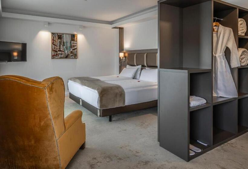 غرفة ديلوكس مزودة بشرفة, Charm Boutique