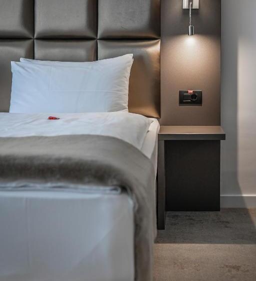 غرفة ديلوكس سرير كينج, Charm Boutique