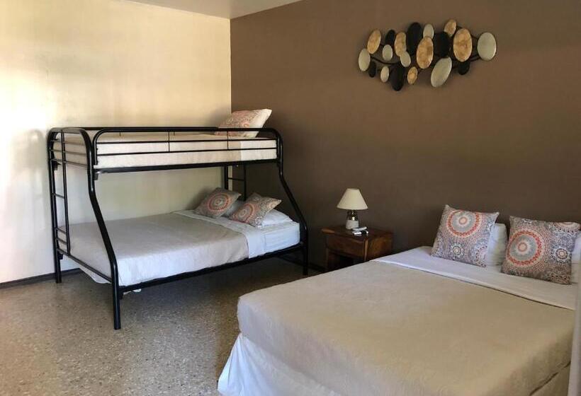 غرفة عائلية, Diriá Santa Cruz