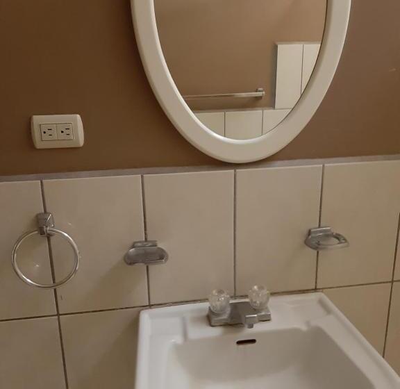 غرفة عائلية, Diriá Santa Cruz