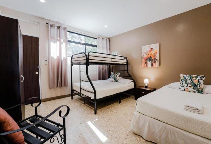 غرفة عائلية, Diriá Santa Cruz