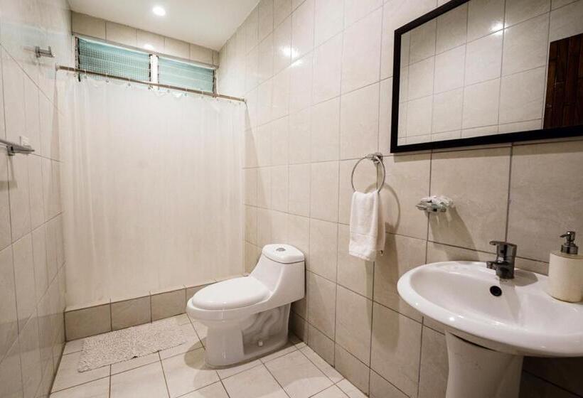 غرفة عائلية, Diriá Santa Cruz