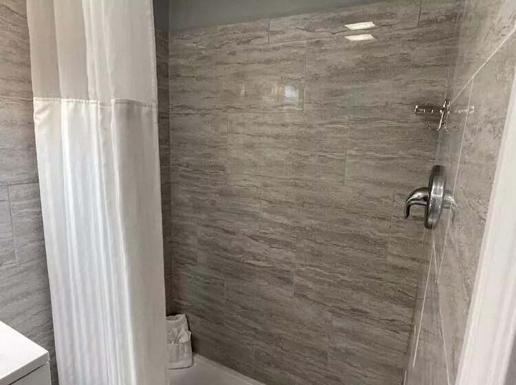 اتاق لوکس یک تخته, Aquastar Inn