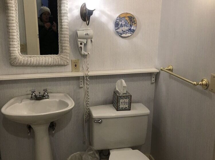 スタンダードルーム, Brook Farm Inn