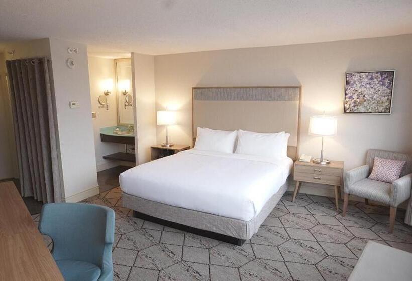 חדר סטנדרט עם מיטת קינג, Crowne Plaza Syracuse, An Ihg