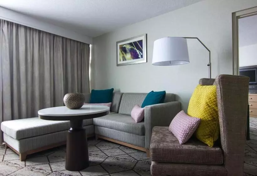 سوئیت با تخت بزرگ, Crowne Plaza Syracuse, An Ihg