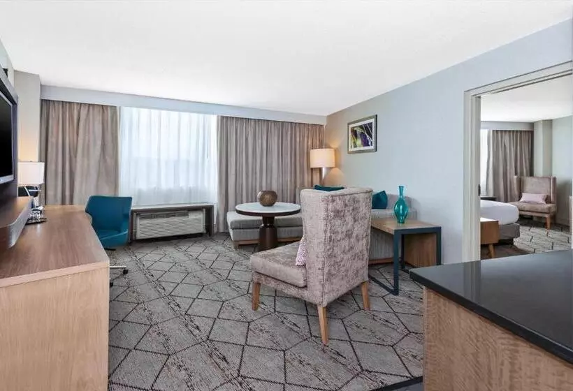 سوئیت با تخت بزرگ, Crowne Plaza Syracuse, An Ihg