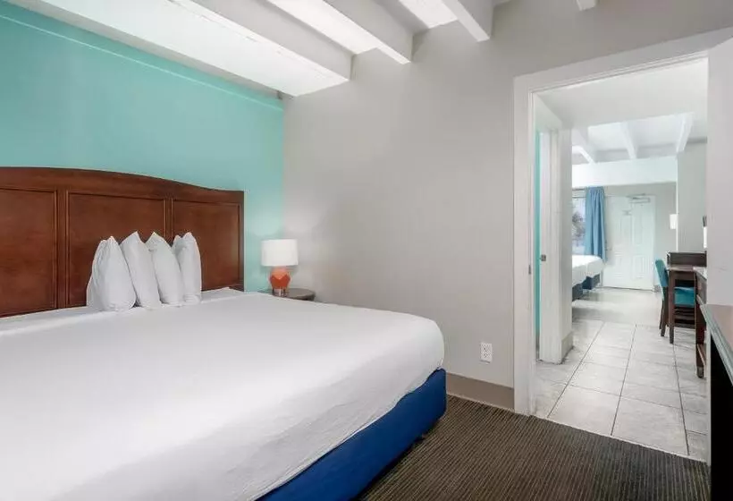 オーシャンビューのデラックストリプルルーム, Bikini Beach Resort