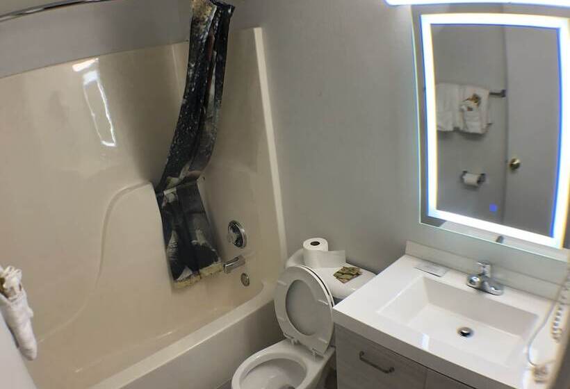 キングサイズベッドのスタンダードルーム, Tower 64 Motel & Rv