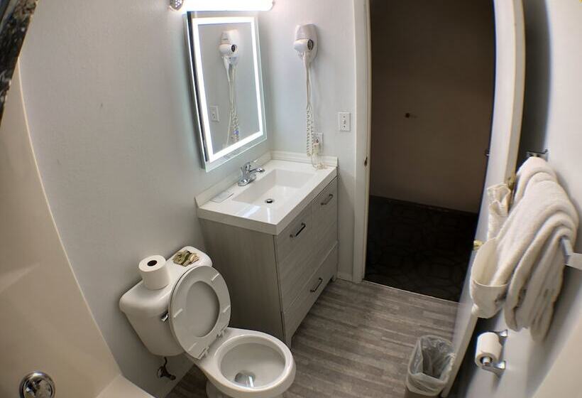 キングサイズベッドのスタンダードルーム, Tower 64 Motel & Rv