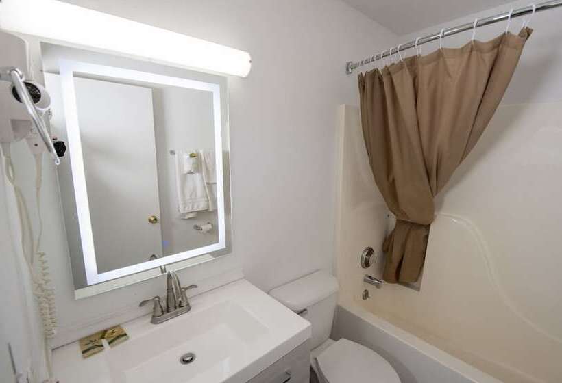 キングサイズベッドのスタンダードルーム, Tower 64 Motel & Rv