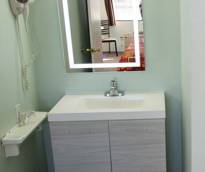 キングサイズベッドのスタンダードルーム, Tower 64 Motel & Rv