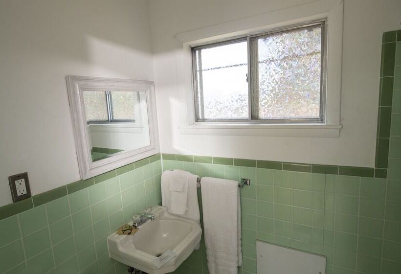 デラックスルーム, Tower 64 Motel & Rv