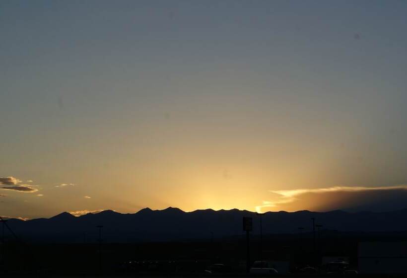 デラックススタジオ, Tower 64 Motel & Rv