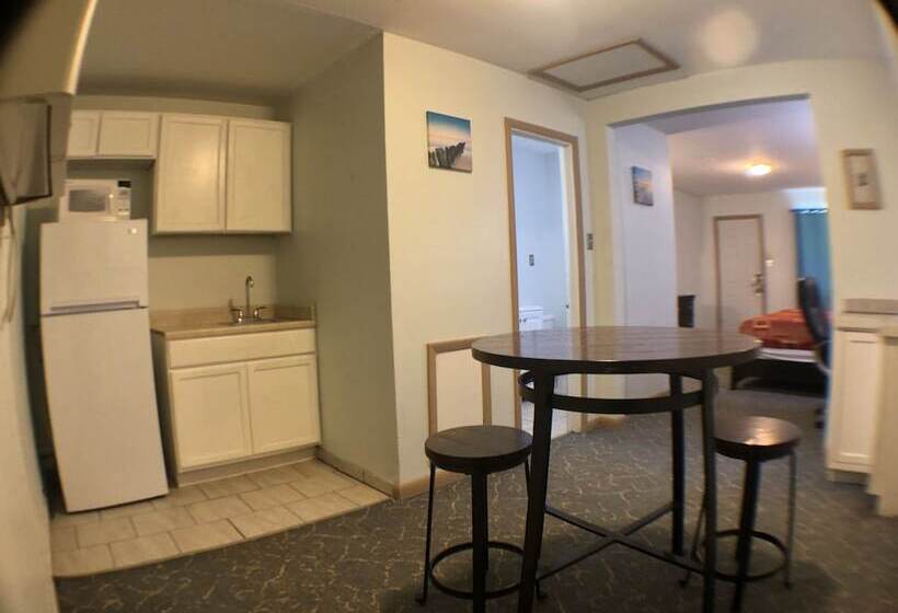 デラックススタジオ, Tower 64 Motel & Rv