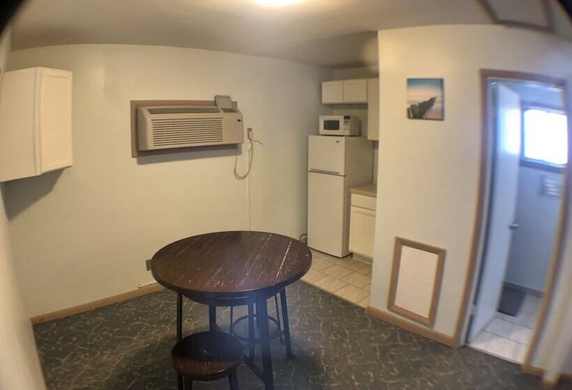 デラックススタジオ, Tower 64 Motel & Rv