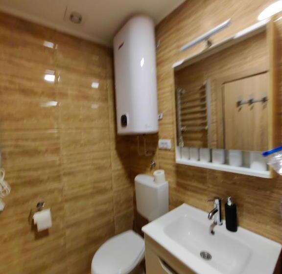 اتاق استاندارد چهار تخته, Oldbrick Pub