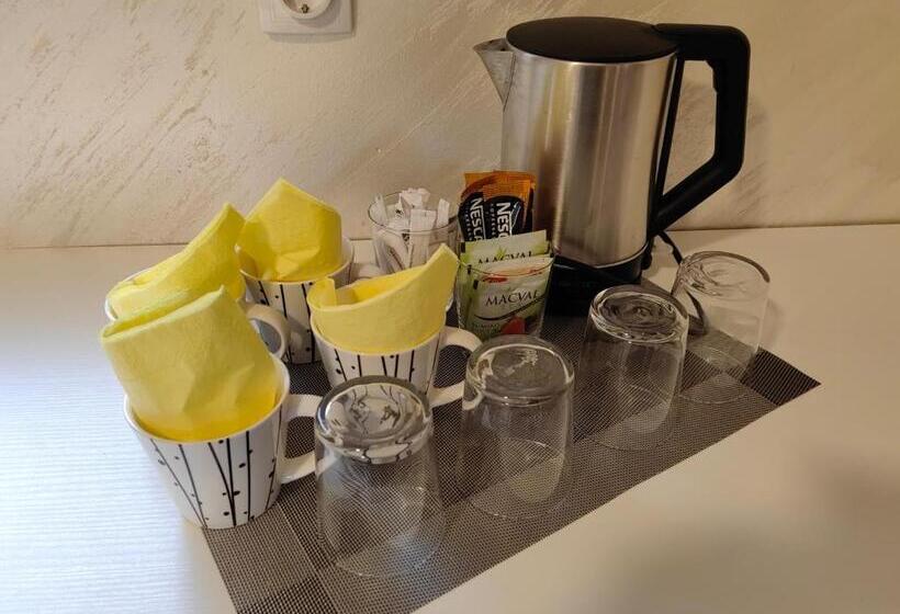 اتاق استاندارد چهار تخته, Oldbrick Pub