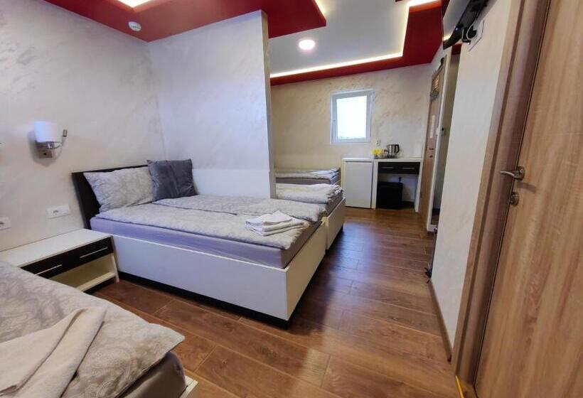 اتاق استاندارد چهار تخته, Oldbrick Pub