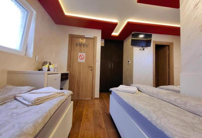 اتاق استاندارد چهار تخته, Oldbrick Pub