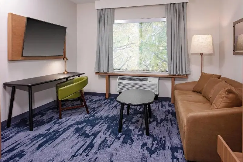 キングサイズベッドのスイートルーム, Fairfield Inn & Suites By Marriott Queensbury Glens Falls/lake George