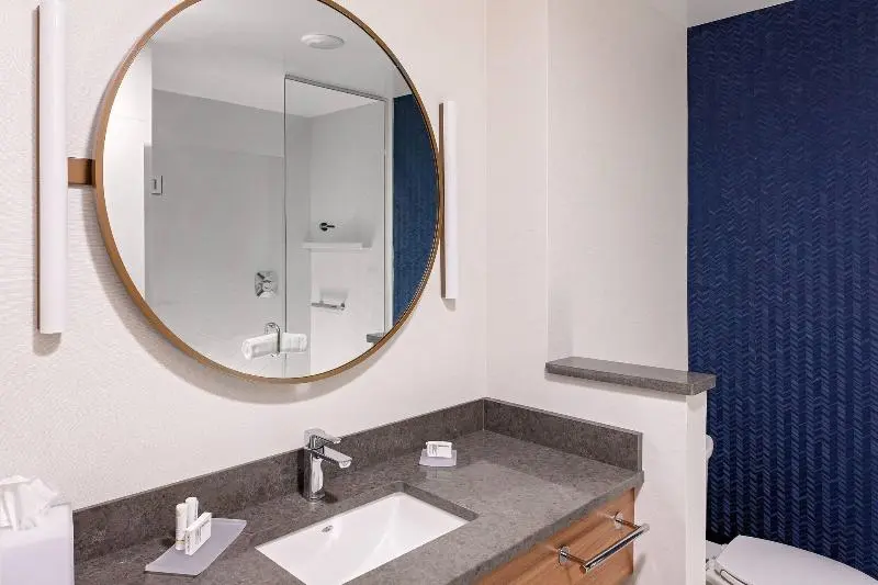 キングサイズベッドのスタンダードルーム, Fairfield Inn & Suites By Marriott Queensbury Glens Falls/lake George