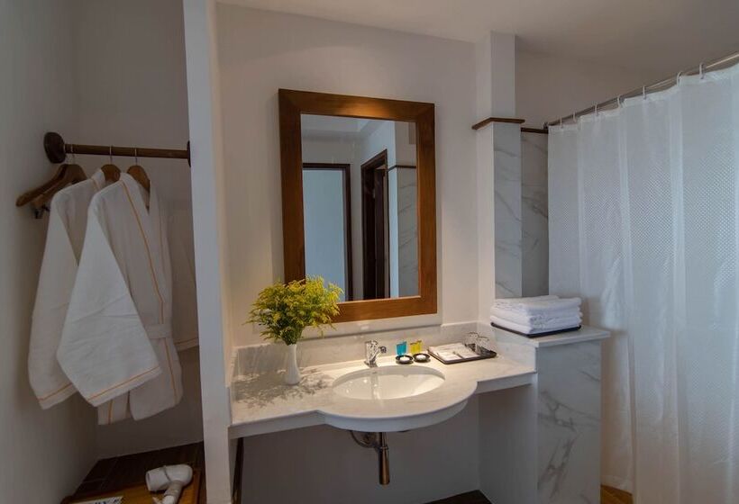 اتاق لوکس با چشمانداز شهر, The Haven