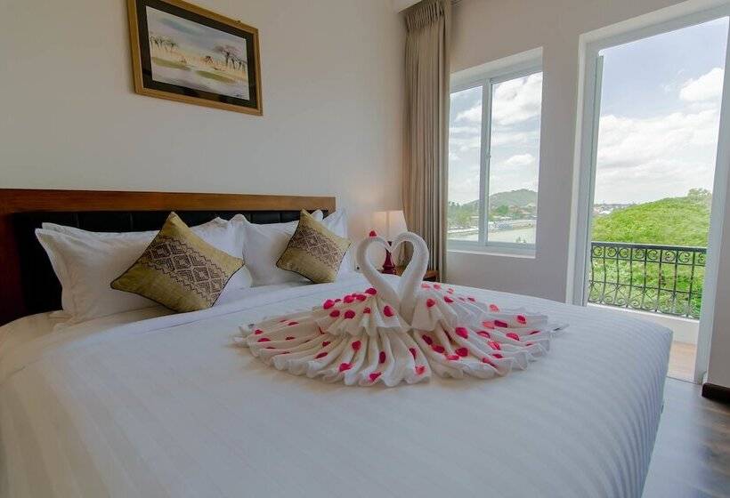 اتاق لوکس با چشمانداز شهر, The Haven