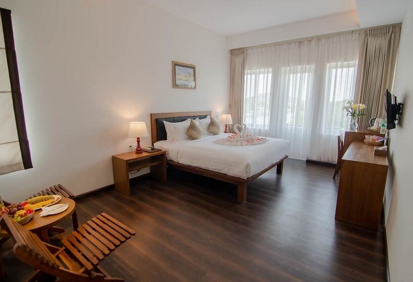 اتاق لوکس با چشمانداز شهر, The Haven