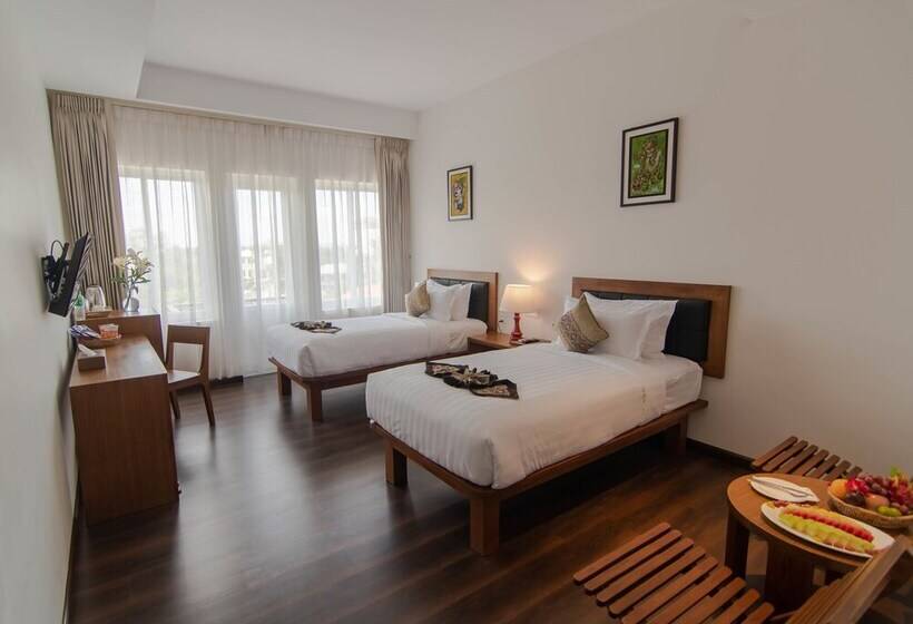 اتاق لوکس با چشمانداز شهر, The Haven