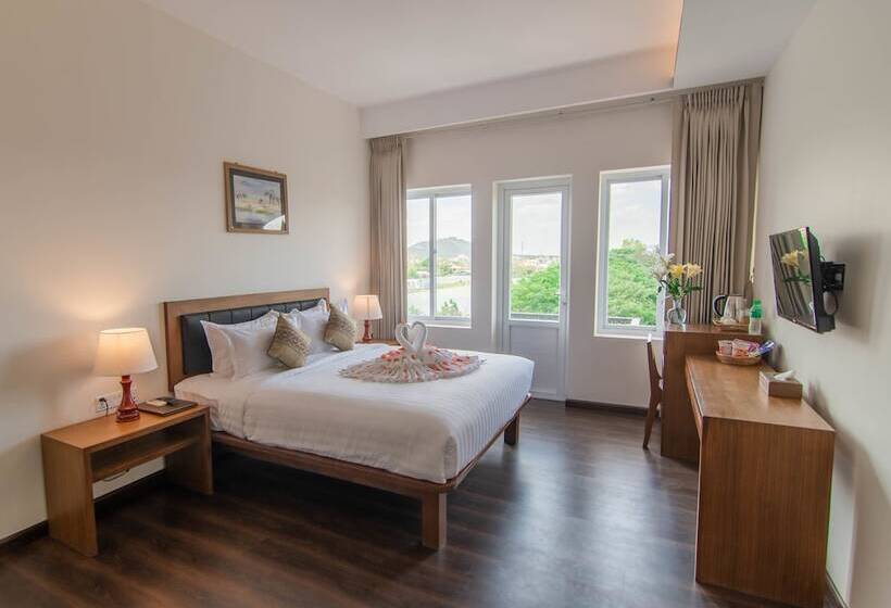 اتاق لوکس با چشمانداز شهر, The Haven