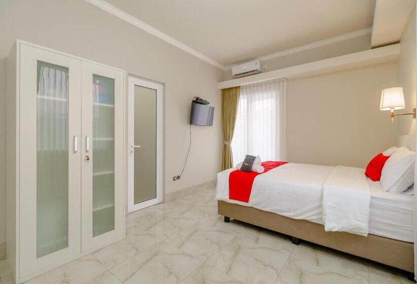 Номер Deluxe, Reddoorz Near Taman Makam Pahlawan Cikutra