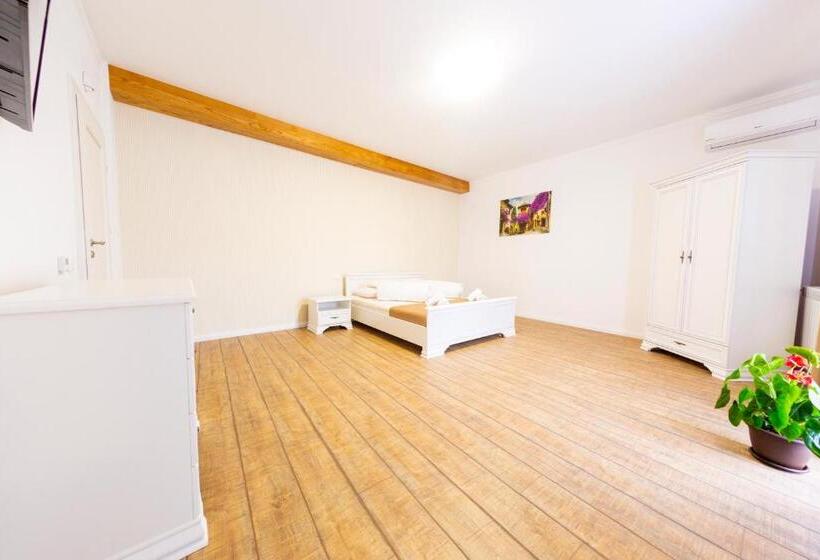 اتاق سوپریور با تخت بزرگ, Casa Cu Nuc