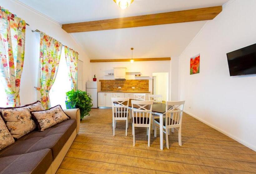 Deluxe Suite King Bed, Casa Cu Nuc