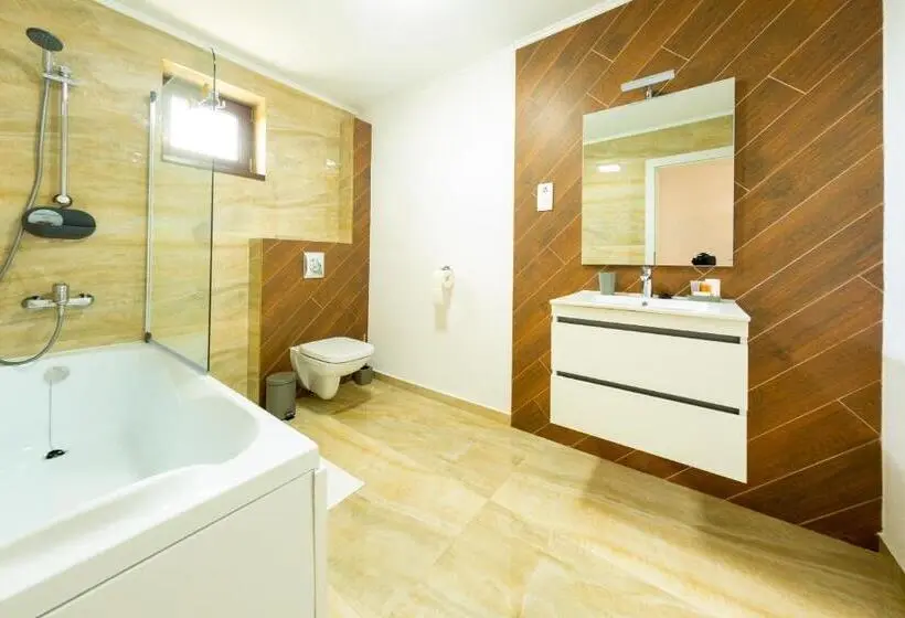 Sviitti King-vuode, Casa Cu Nuc