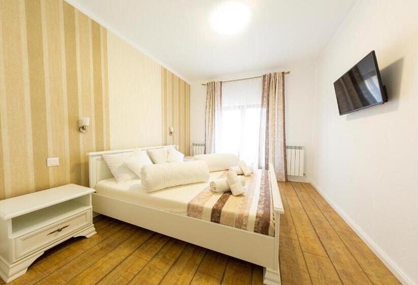 سوئیت با تخت بزرگ, Casa Cu Nuc